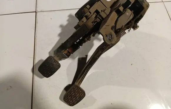 Mercedes-Benz B W245 Brake pedal 