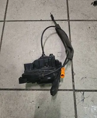Renault Master III Front door lock 805030009R