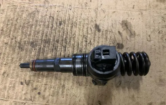 Skoda Octavia Mk2 (1Z) Fuel injector 038130073AG