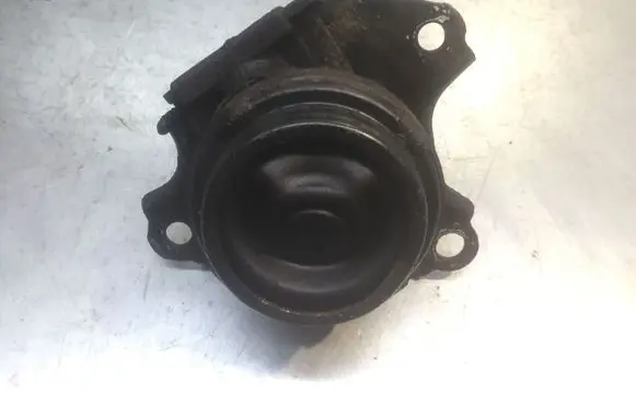 Honda CR-V Engine mount bracket