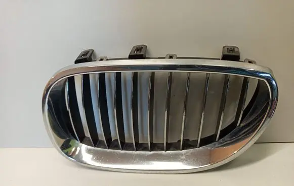 BMW 5 E60 E61 Front grill 51137027061 7027061