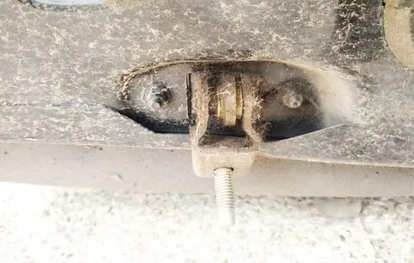 Ford Mondeo MK II Rear door check strap stopper