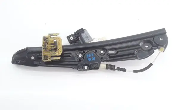 Rear door manual window regulator