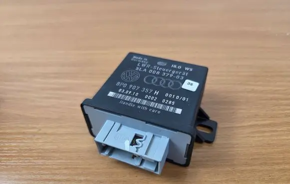 Audi Q7 4L Light module LCM 5LA00837903 00020285 8P0907357H