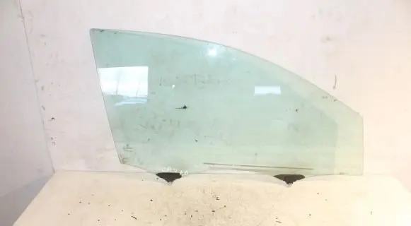 Honda CR-V Front door window glass four-door