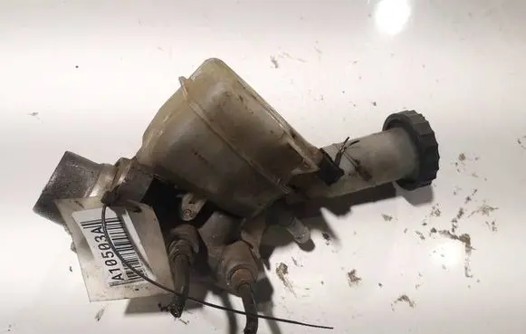 Peugeot 4007 Brake fluid reservoir 