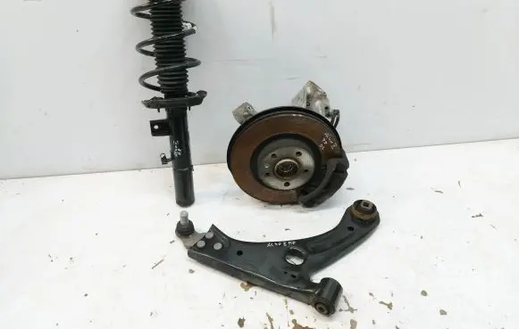 Volvo XC40 Front wheel hub spindle knuckle 32246640