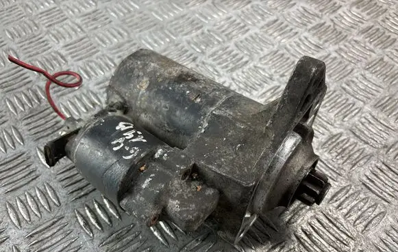 Volkswagen Golf IV Starter motor 001121006