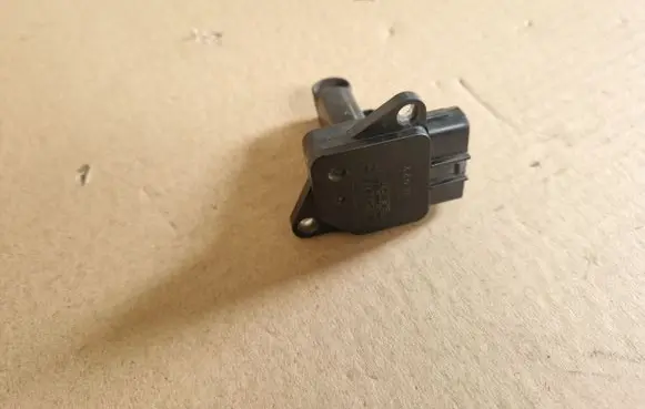 Mitsubishi L200 Mass air flow meter MR547077