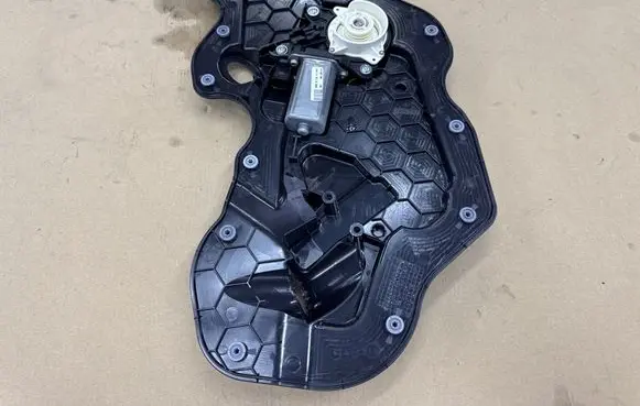Audi A8 S8 D4 4H Rear door soft close latching motor 4F0837060