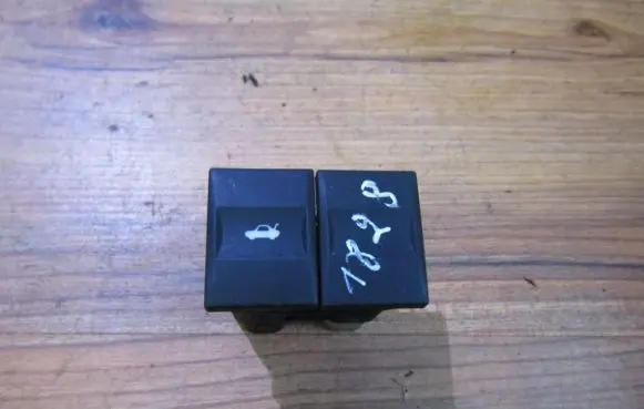 Ford Mondeo Mk III Tailgate opening switch 1s7t19b514aa