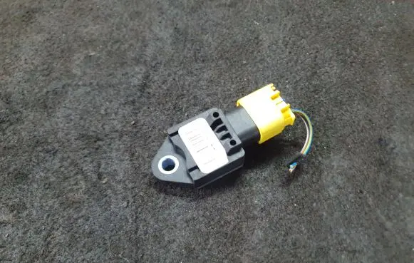 Mercedes-Benz B W245 Airbag deployment crash/impact sensor A1698210451