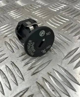 Passenger airbag on/off switch