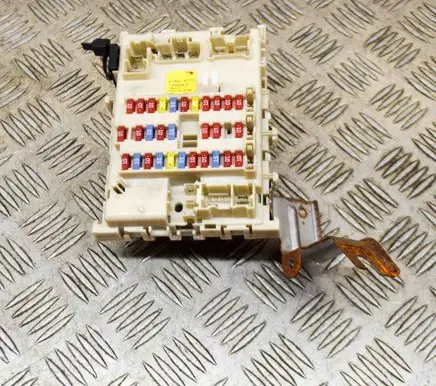 Nissan Primera Fuse box set 24350AV700