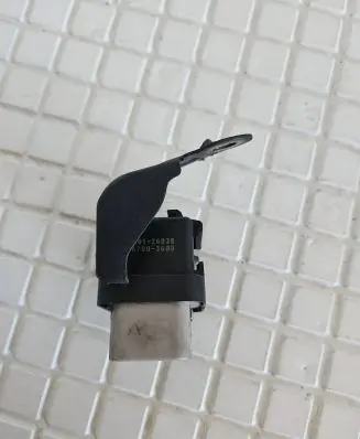 Toyota Avensis T270 Glow plug pre-heat relay 2861067010 1567000671