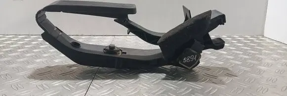 Mercedes-Benz E W211 Accelerator throttle pedal A2113000404