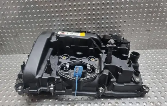 BMW 1 F20 F21 Rocker cam cover 8605597 70557906