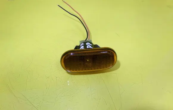 Renault Clio II Front fender indicator light 7700822136