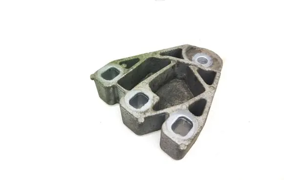 Engine mounting bracket