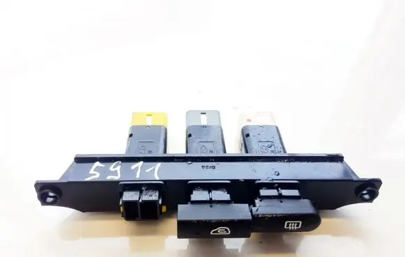 Hyundai i10 Windscreen/window heater switch
