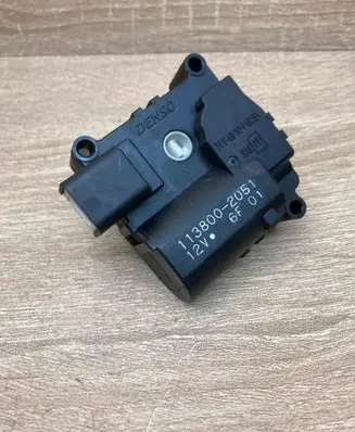 Toyota Auris 150 Air flap motor/actuator 1138002051 6F01