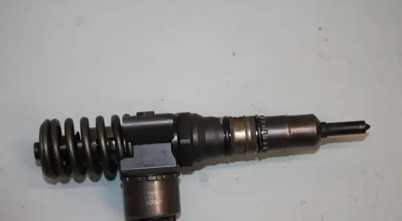 Skoda Octavia Mk2 (1Z) Fuel injector 03G130073G