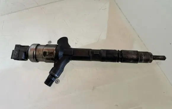 Toyota Avensis Verso Fuel injector 2367027030