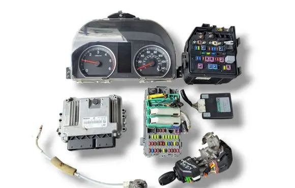 Honda CR-V Engine ECU kit and lock set 0281013633 37820-R06-E13