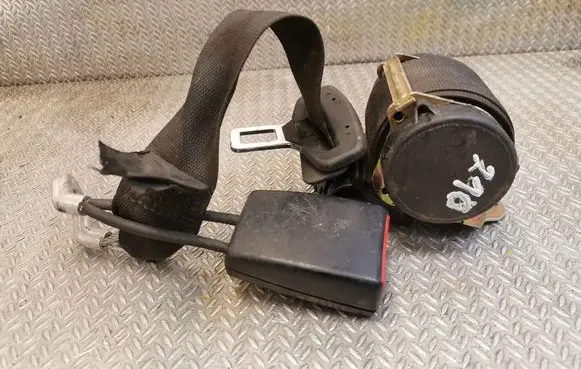 Mercedes-Benz E W210 Middle seatbelt (rear) 2108600086