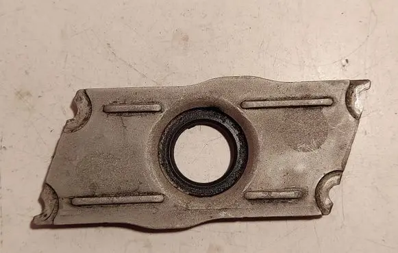 Audi A4 S4 B7 8E 8H Fuel Injector clamp holder 059103113E