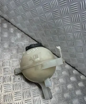 BMW 5 G30 G31 G38 Coolant expansion tank/reservoir 8610654
