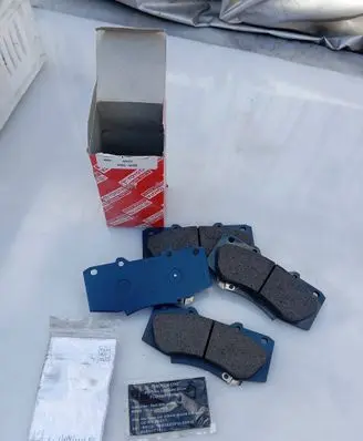 Toyota Hilux (AN120, AN130) Brake pads (front) 044650K240 477N2