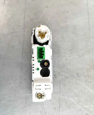 Jaguar XE USB socket connector T2H22664 T2H6973