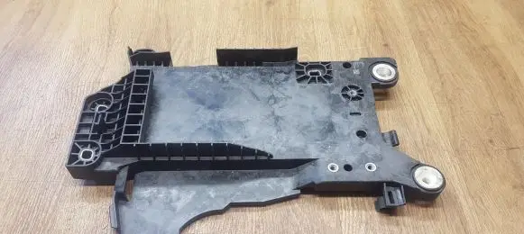 BMW 1 F40 Battery tray 9387574