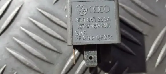 Audi A6 S6 C5 4B Other relay 8d0951253a v23134-b52-x301