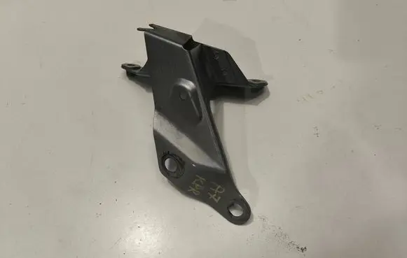 Audi A7 S7 4G Fender mounting bracket 4G8821135D 01S5010