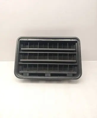 Quarter panel pressure vent