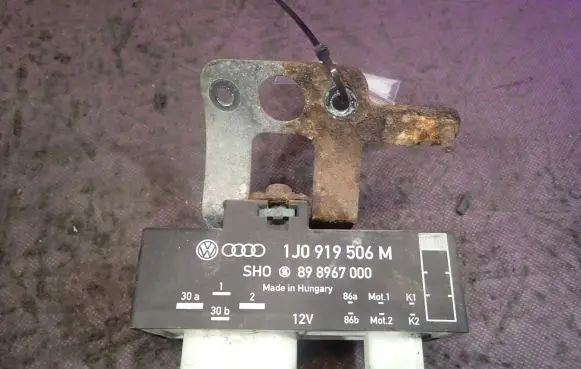 Skoda Fabia Mk1 (6Y) Fan control module 1J0919506M