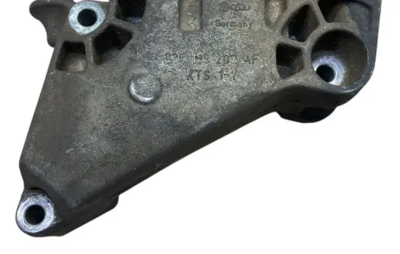 Volkswagen Transporter - Caravelle T5 Engine mounting bracket 038199207AF