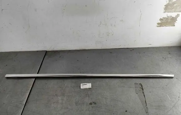 Volvo XC90 Front door glass trim molding 32237256 32378401