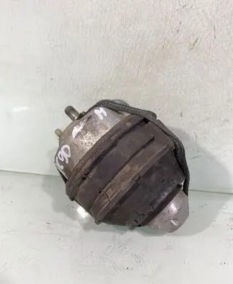 Engine mount bracket