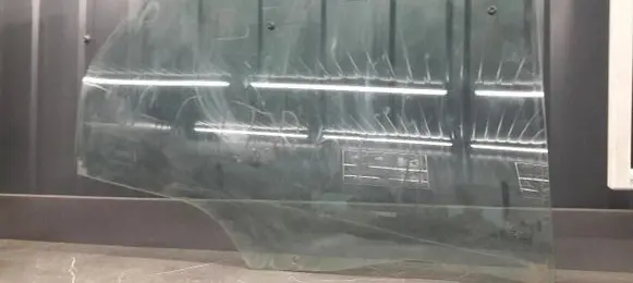 Citroen C4 Grand Picasso Rear side window