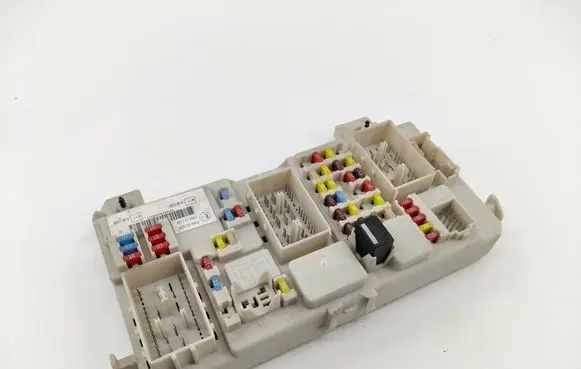 Ford Kuga I Fuse module 7M5T14A073JE