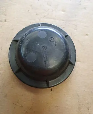 Volkswagen Golf V Headlight/headlamp dust cover Does Not Apply 1k0