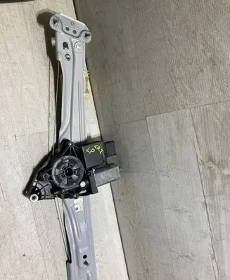 Opel Crossland X Front door window regulator with motor 39137855