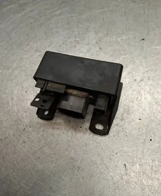 Mercedes-Benz C W203 Glow plug pre-heat relay 