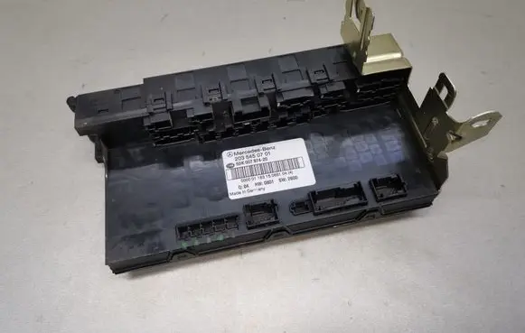 Mercedes-Benz C W203 Fuse module 2035450701