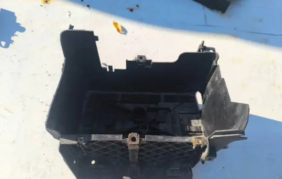 Battery box tray