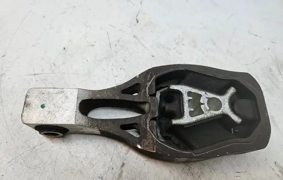 Peugeot 5008 II Engine mount bracket 9811786680