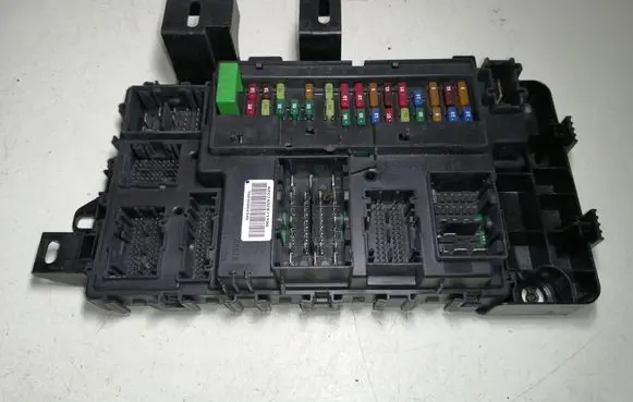 Ford Mustang VI Fuse module FR3T15604BJ FR3T15604